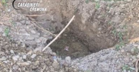 I suoi cani abbaiavano troppo: il padrone li uccide e li seppellisce