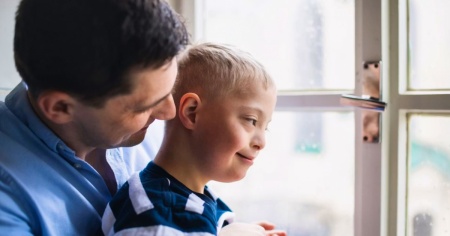 Interrompere una gravidanza in caso di disabilità del bambino? «Genitori sono sottoposti a troppa pressione»