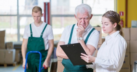 Over 65 e quell’esperienza che si lascia sfuggire mentre il mercato è in affanno