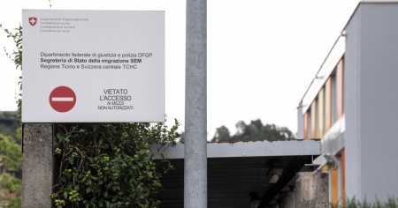 «Licenziati, ma a disposizione»: la rabbia degli agenti Securitas dopo i tagli a Chiasso