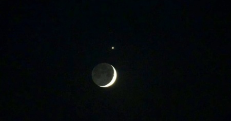 Luna e Venere regalano un raro spettacolo in cielo