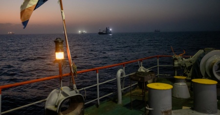 Bombardati arsenali iraniani dopo l'attacco a una nave