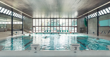 Piscina coperta, «ma ci saranno davvero i pannelli solari?»