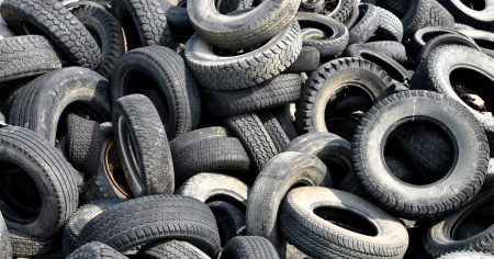 Pneumatici usati abbandonati oltreconfine, si batte una "pista ticinese"