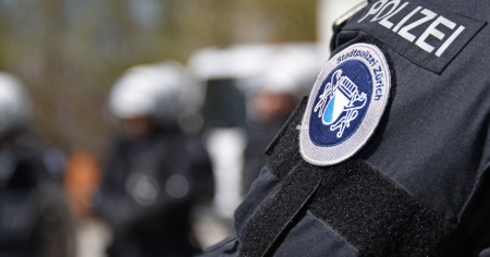 Poliziotta passava dati riservati a familiari, amici e amante criminale