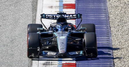 Russell leva la pole a Leclerc