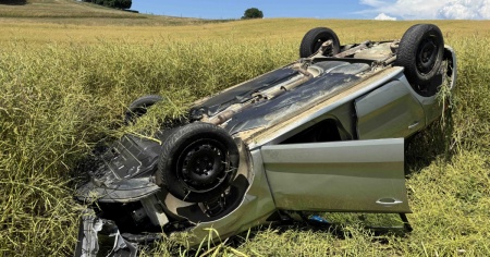 Stanchezza traditrice: esce di strada e si ribalta