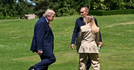 Trump: «Meloni vuole tornare amica per migliorare la sua popolarità»