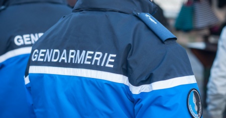 Bimbo di 18 mesi muore dopo essere stato lasciato in auto sotto il sole