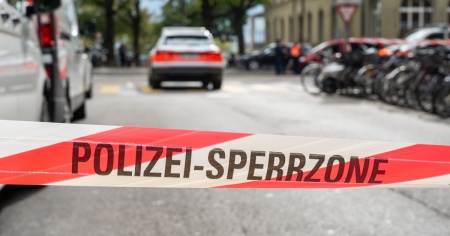 Stupro di gruppo su una scalinata: quattro arresti