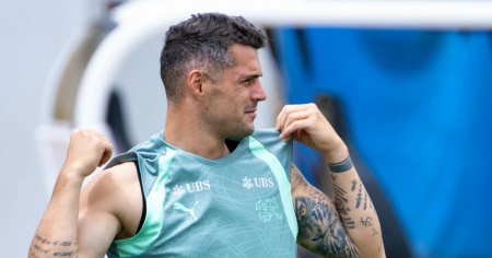 «Inaccettabile e irrispettoso»: il trasferimento di Xhaka rischia di saltare per una questione di soldi?