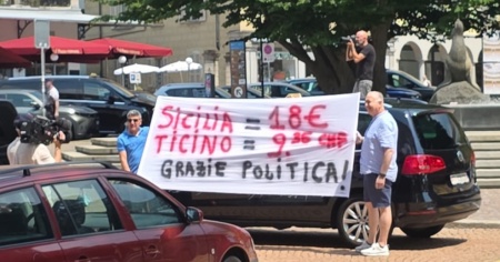 Tassisti in protesta contro Uber