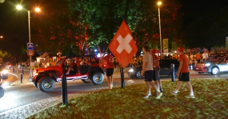 Maxischermo e caroselli: i ticinesi festeggiano la qualificazione