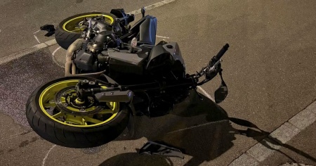 La fuga dall'autopattuglia, poi lo schianto: 15enne spira in ospedale