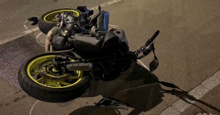 La fuga dall'autopattuglia, poi lo schianto: 15enne spira in ospedale