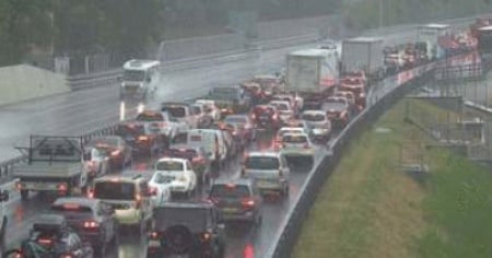 Dopo l'incidente, la bomba d'acqua: l'A2 sempre più intrattabile