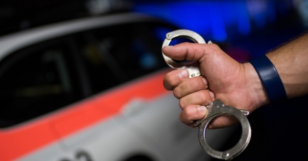 Anziano muore dopo una spinta giù dalle scale: 36enne accusato di omicidio