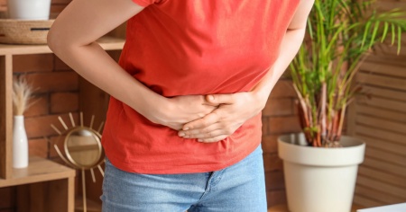 Crescono le infezioni alimentari: ecco i batteri più diffusi e come proteggersi