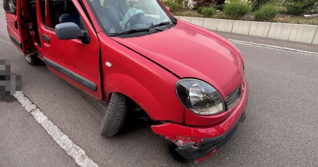 Si addormenta al volante e si schianta contro un muro: via la patente a una 72enne