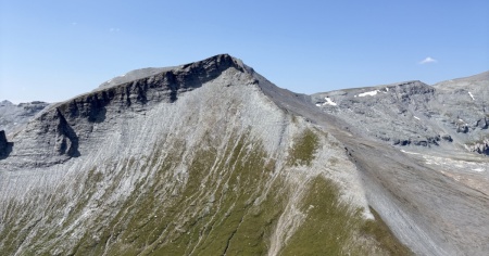 Volo fatale sopra Laax, parapendista di 24 anni perde la vita