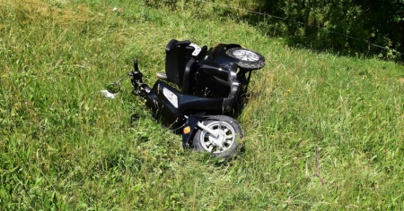 Anziano di 94 anni precipita per 20 metri con lo scooter elettrico. Salvo per miracolo