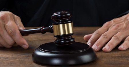 Investì bimbo di 11 anni, processo annullato per la morte dell'imputato