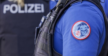 Bimbo di sei anni travolto e ucciso da un'auto