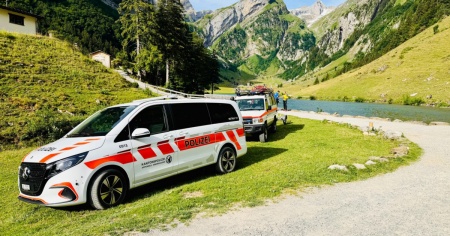 Entra in acqua e non riemerge, si cerca un 19enne
