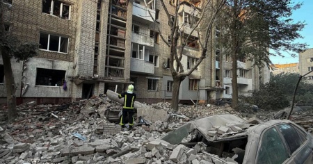 Nuovi attacchi russi nella notte, almeno otto morti
