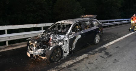 Auto in fiamme sulla A2 all'altezza di Faido: traffico rallentato