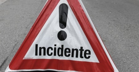Moto contro auto a Cornaredo, traffico congestionato