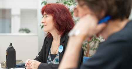 «Bagatella» o infrazione? Il linguaggio del Governo finisce sotto accusa