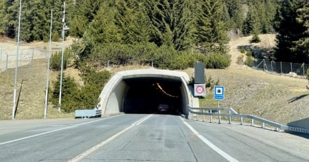 Tunnel del San Bernardino di nuovo aperto