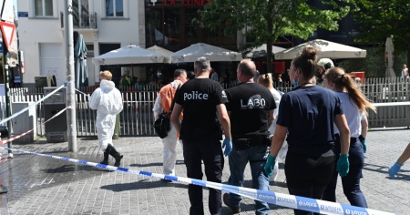Divampa un rogo nel palazzo in ristrutturazione, ci sono diversi morti