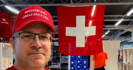«Siamo sommersi dagli ordini»: un'azienda svizzera fa centro con il cappellino di Parmelin
