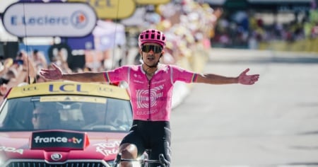 Carapaz vola in trionfo, Schmid è ancora gigantesco e sfiora un'altra impresa