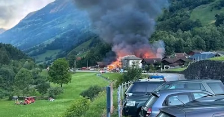 Incendio in una falegnameria: fiamme domate, cause ancora da chiarire