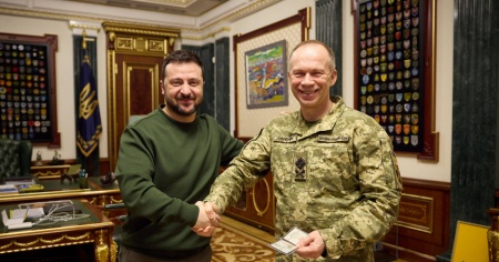 Zelensky licenzia il comandante in capo Syrskyj