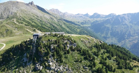 Perde il controllo del parapendio e si schianta: morto 46enne