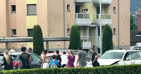 Crash sulla cantonale: tre auto si scontrano