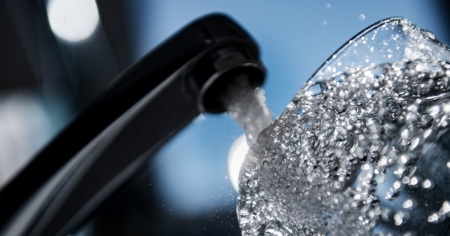 Dietro ogni goccia d'acqua: il lavoro invisibile del fontaniere nelle emergenze idriche
