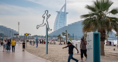 Dubai contrasta la crisi: 800 dollari a chi porta turisti