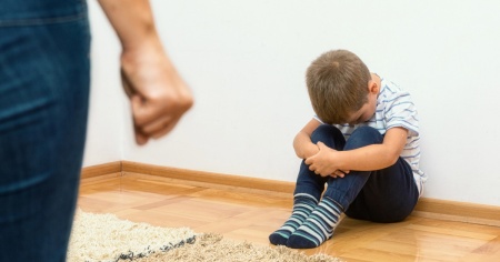 Genitori, cambia la legge: addio alle punizioni violente