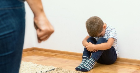 Da oggi in vigore l'educazione non violenta figli