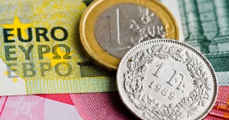 Il franco mai così debole da sei mesi a questa parte (e l'euro alza la testa)