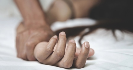 Drogate e violentate dai partner, smantellata una rete online internazionale