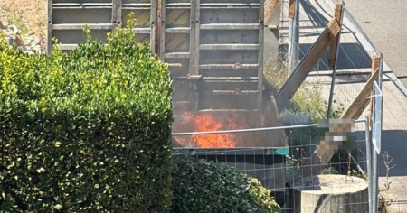 Fiamme in un cantiere edile, chiusa via San Martino