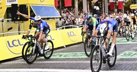 Sui Campi Elisi arriva il capolavoro di Van der Poel