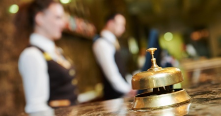 Dieci franchi l'ora in un hotel di alto livello: «Mi sento preso in giro»