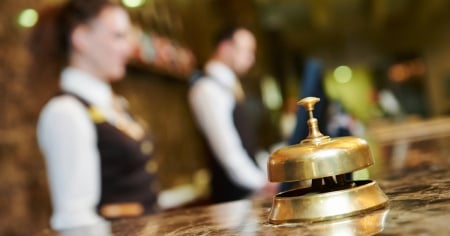 Dieci franchi l'ora in un hotel di alto livello: «Mi sento preso in giro»